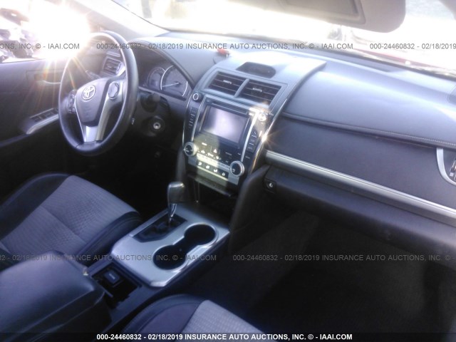 4T1BF1FK5CU550499 - 2012 TOYOTA CAMRY SE/LE/XLE 红色 照片 5