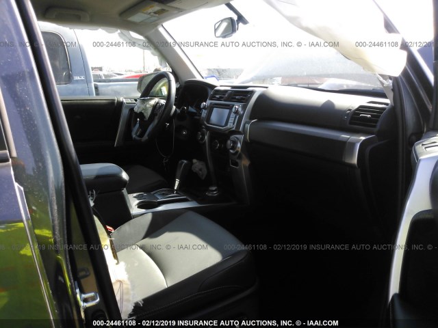 JTEBU5JR5J5503501 - 2018 TOYOTA 4RUNNER SR5 PREM/LTDL/TRAIL/TRD GRAY photo 5