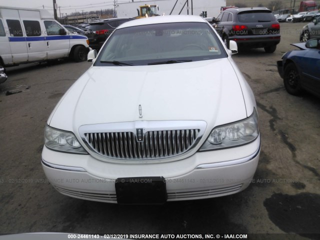 1LNHM82W73Y649478 - 2003 LINCOLN TOWN CAR SIGNATURE WHITE photo 6