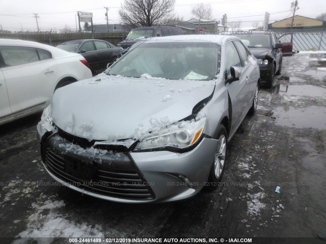4T4BF1FK4GR578418 - 2016 TOYOTA CAMRY LE/XLE/SE/XSE 银色 照片 2