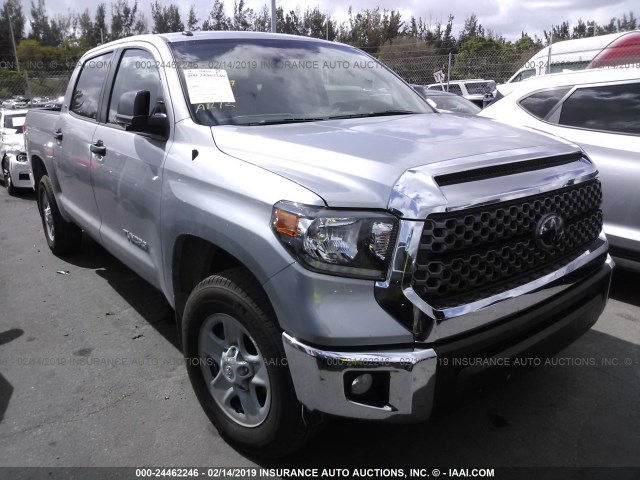 5TFDM5F15JX075854 - 2018 TOYOTA TUNDRA CREWMAX SR5 SILVER photo 1