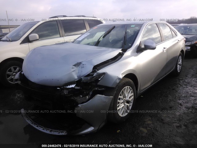 4T4BF1FK6GR583278 - 2016 TOYOTA CAMRY LE/XLE/SE/XSE SILVER photo 2