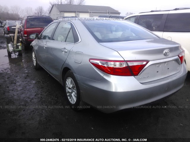 4T4BF1FK6GR583278 - 2016 TOYOTA CAMRY LE/XLE/SE/XSE SILVER photo 3