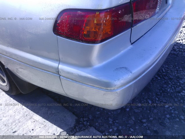 JT2BG22K710542141 - 2001 TOYOTA CAMRY CE/LE/XLE SILVER photo 6