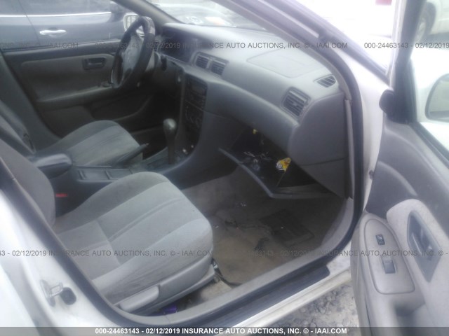 4T1BG22K21U853598 - 2001 TOYOTA CAMRY CE/LE/XLE 白色 照片 5