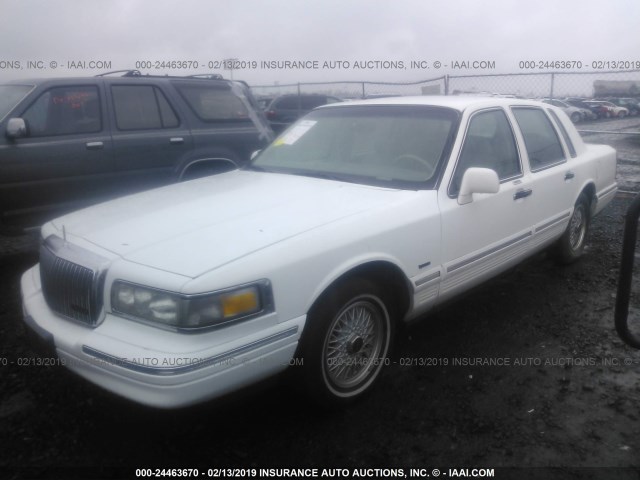 1LNLM81W3TY728724 - 1996 LINCOLN TOWN CAR EXECUTIVE WHITE photo 2