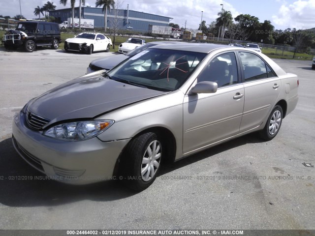 4T1BE32K35U383714 - 2005 TOYOTA CAMRY LE/XLE/SE GOLD photo 2