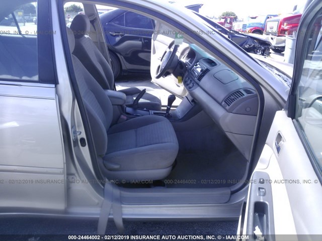 4T1BE32K35U383714 - 2005 TOYOTA CAMRY LE/XLE/SE GOLD photo 5