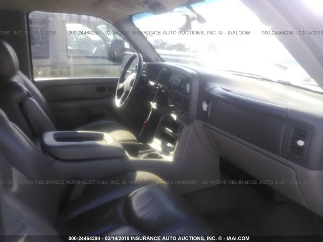 1GKEK13T35J139623 - 2005 GMC YUKON BLACK photo 5