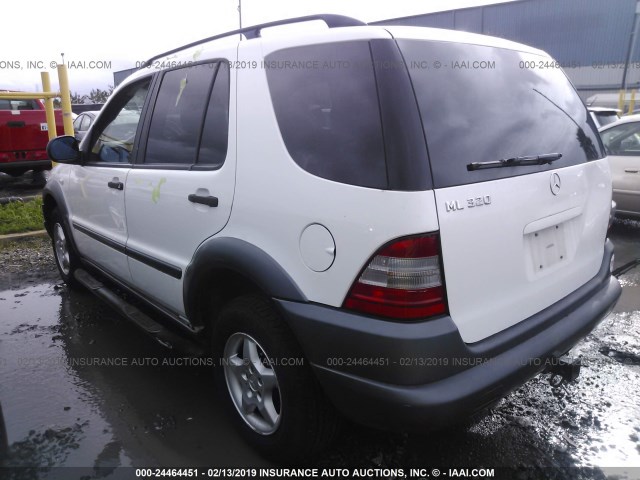 4JGAB54E3WA005998 - 1998 MERCEDES-BENZ ML 320 WHITE photo 3