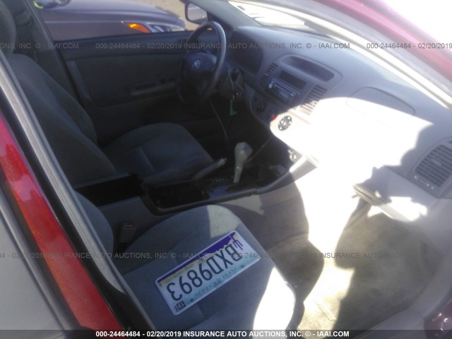 JTDBE32K720001708 - 2002 TOYOTA CAMRY LE/XLE/SE RED photo 5