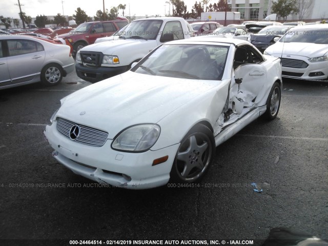 WDBKK49F11F206569 - 2001 MERCEDES-BENZ SLK 230 KOMPRESSOR WHITE photo 2