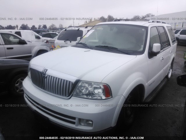 5LMFU28505LJ19093 - 2005 LINCOLN NAVIGATOR Ақ фото 2