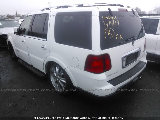 5LMFU28505LJ19093 - 2005 LINCOLN NAVIGATOR Ақ фото 3