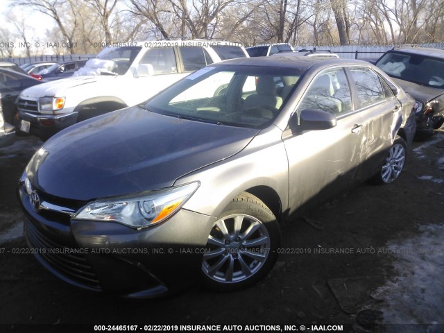 4T1BF1FK3FU934091 - 2015 TOYOTA CAMRY LE/XLE/SE/XSE 灰色 照片 2