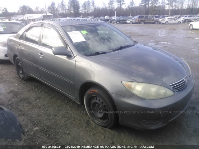 4T1BE32K15U571759 - 2005 TOYOTA CAMRY LE/XLE/SE GRAY photo 1