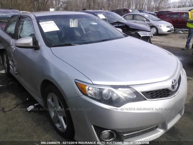 4T1BF1FK6CU191843 - 2012 TOYOTA CAMRY SE/LE/XLE 银色 照片 1