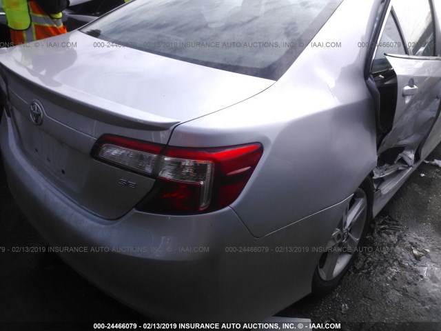 4T1BF1FK6CU191843 - 2012 TOYOTA CAMRY SE/LE/XLE 银色 照片 4