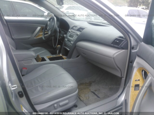 4T1BK46K67U506207 - 2007 TOYOTA CAMRY NEW GENERAT LE/XLE/SE SILVER photo 5
