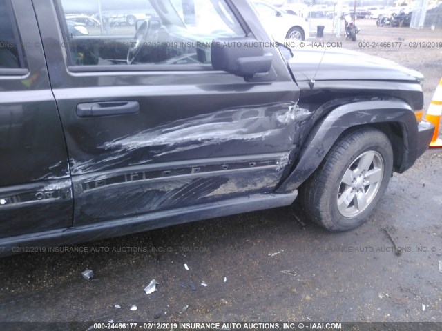 1J8HH48K56C269250 - 2006 JEEP COMMANDER 灰色 照片 6