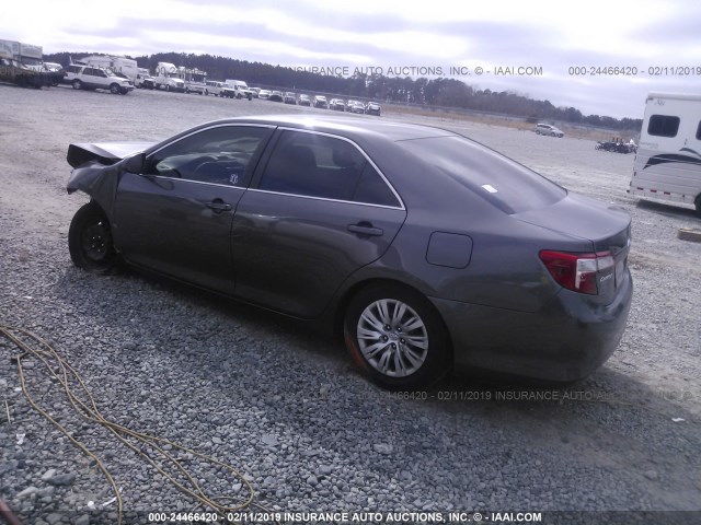 4T1BF1FK1EU863696 - 2014 TOYOTA CAMRY L/SE/LE/XLE GRAY photo 3