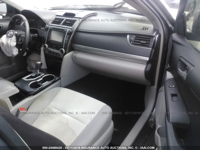 4T1BF1FK1EU863696 - 2014 TOYOTA CAMRY L/SE/LE/XLE GRAY photo 5