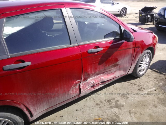 1FAHP3FN7AW269362 - 2010 FORD FOCUS SE RED photo 6