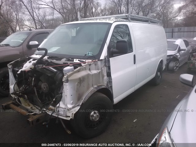 1GCFH154381209601 - 2008 CHEVROLET EXPRESS G1500  WHITE photo 2