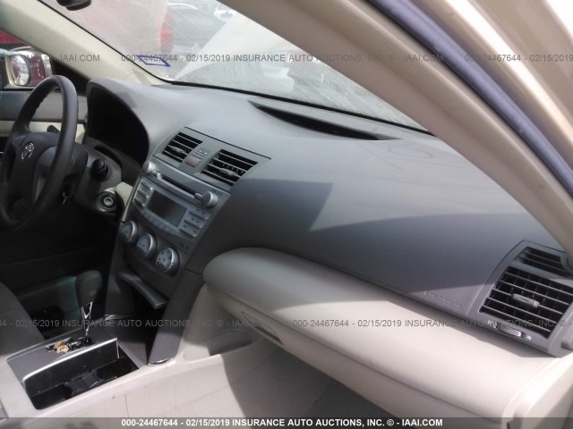 4T4BF3EK4AR014501 - 2010 TOYOTA CAMRY SE/LE/XLE 棕色 照片 5