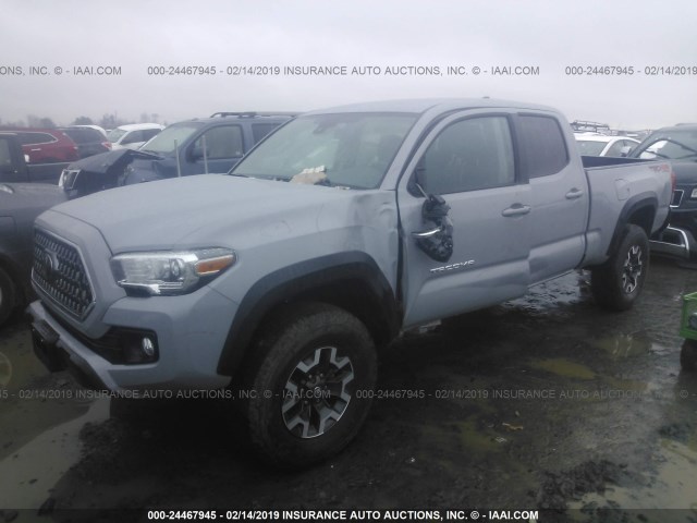 3TMDZ5BN4KM059470 - 2019 TOYOTA TACOMA DOUBLE CAB/SR5/TRD SPORT/ GRAY photo 2