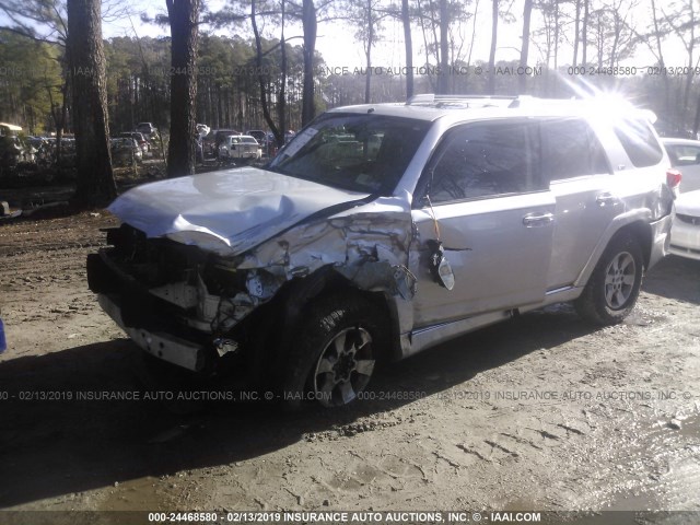 JTEBU5JR1D5115959 - 2013 TOYOTA 4RUNNER SR5/LIMITED/TRAIL SILVER photo 2