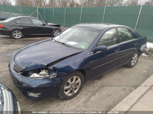 4T1BF30K65U106345 - 2005 TOYOTA CAMRY LE/XLE/SE BLUE photo 2