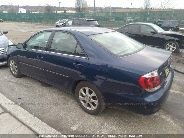 4T1BF30K65U106345 - 2005 TOYOTA CAMRY LE/XLE/SE BLUE photo 3