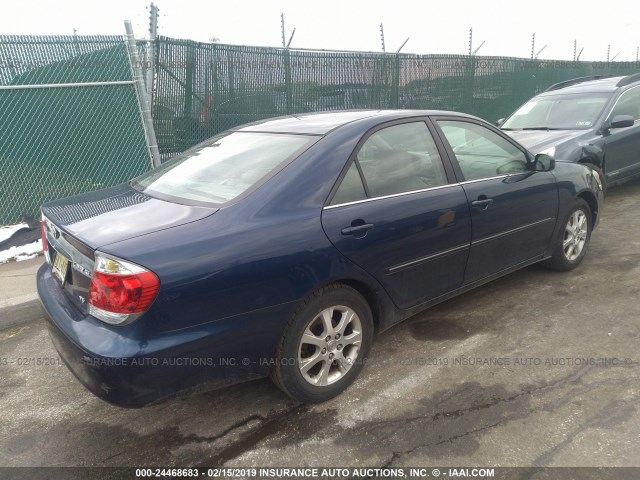 4T1BF30K65U106345 - 2005 TOYOTA CAMRY LE/XLE/SE BLUE photo 4