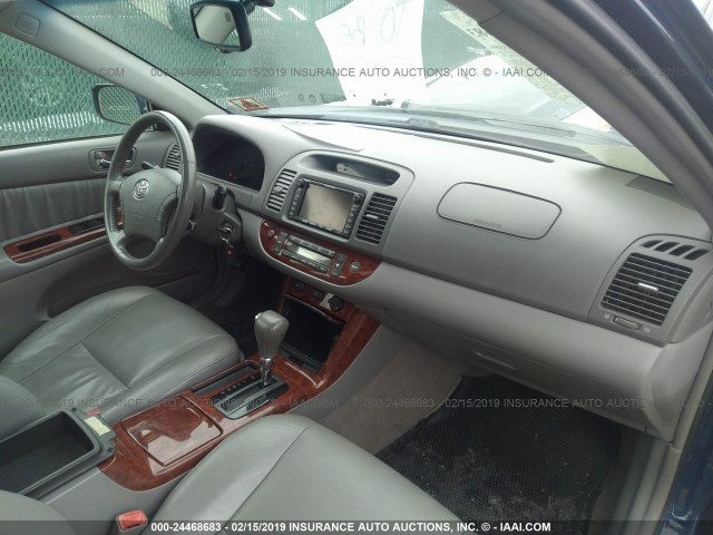 4T1BF30K65U106345 - 2005 TOYOTA CAMRY LE/XLE/SE BLUE photo 5