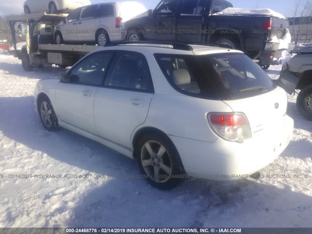 JF1GG67646H817334 - 2006 SUBARU IMPREZA 2.5I SPORTS WAGON WHITE photo 3