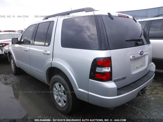 1FMEU7DE2AUB03189 - 2010 FORD EXPLORER XLT SILVER photo 3