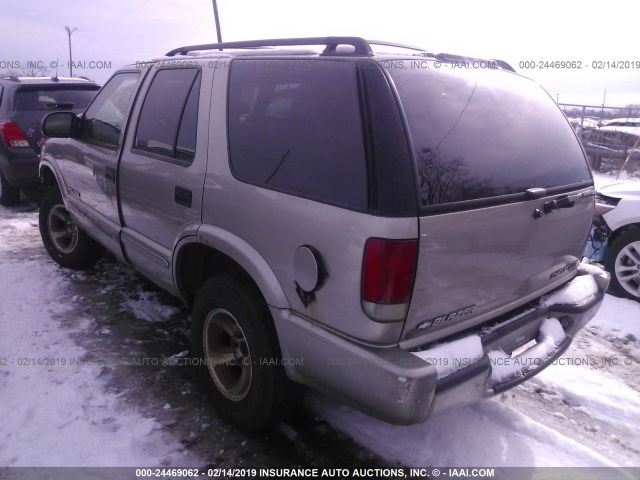 1GNCS13WX2K151584 - 2002 CHEVROLET BLAZER Pewter photo 3