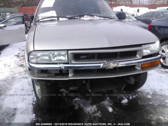 1GNCS13WX2K151584 - 2002 CHEVROLET BLAZER Pewter photo 6