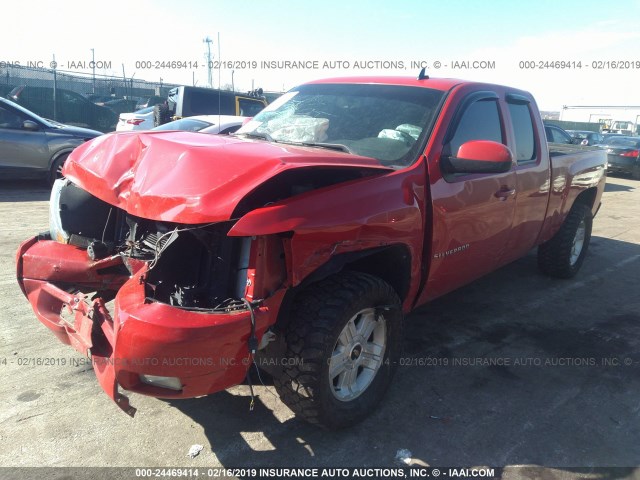 1GCRKSE35BZ173107 - 2011 CHEVROLET SILVERADO K1500 LT RED photo 2