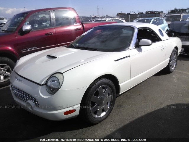 1FAHP60A92Y108699 - 2002 FORD THUNDERBIRD  WHITE photo 2