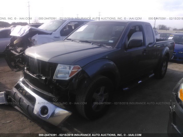 1N6AD06U46C444778 - 2006 NISSAN FRONTIER KING CAB LE/SE/OFF ROAD GRAY photo 2