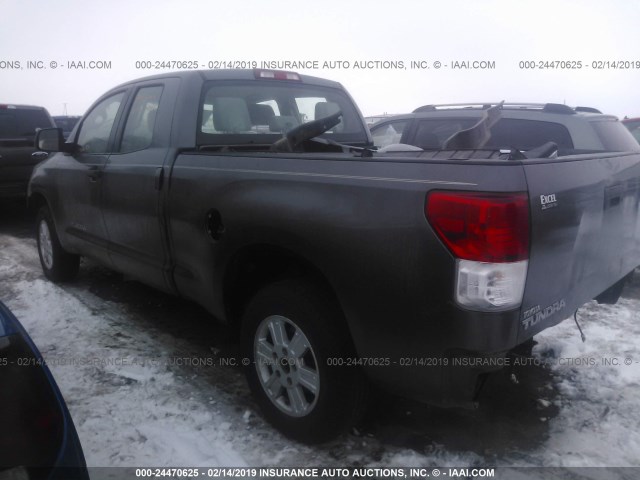 5TFRM5F14BX024482 - 2011 TOYOTA TUNDRA DOUBLE CAB SR5 GRAY photo 3