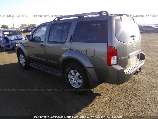 5N1AR18U05C754654 - 2005 NISSAN PATHFINDER LE/SE/XE GRAY photo 3