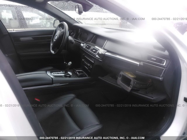 WBAYF8C59FD654095 - 2015 BMW 750 LXI WHITE photo 5