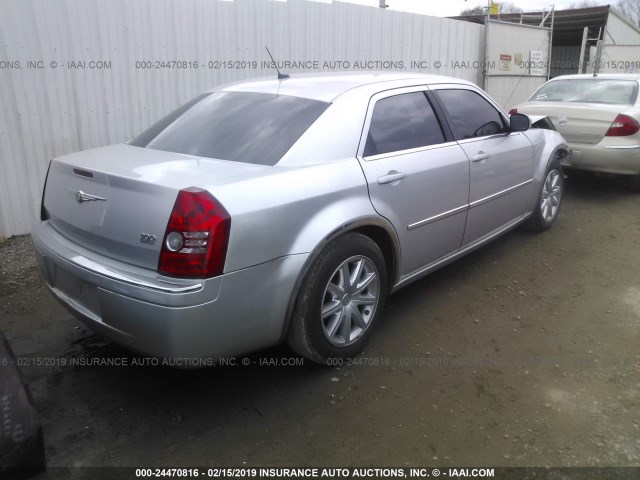 2C3KA33G68H262424 - 2008 CHRYSLER 300 LIMITED SILVER photo 4