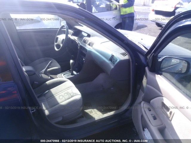4T1BG22K7WU359664 - 1998 TOYOTA CAMRY CE/LE/XLE 蓝色 照片 5