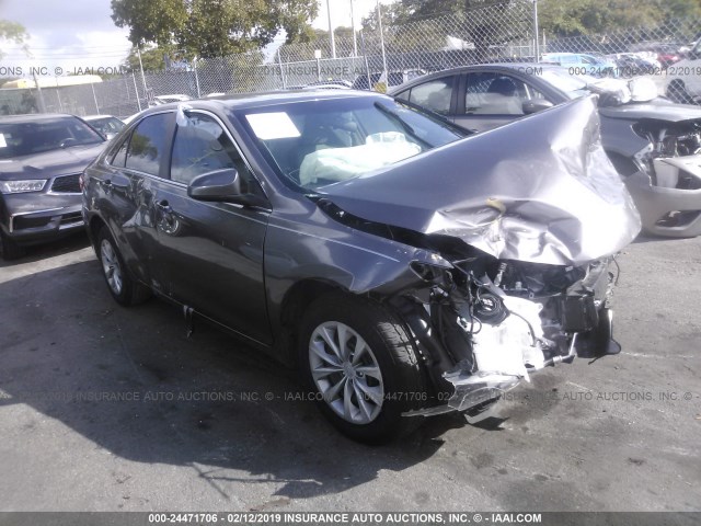4T1BF1FK1GU154365 - 2016 TOYOTA CAMRY LE/XLE/SE/XSE GRAY photo 1