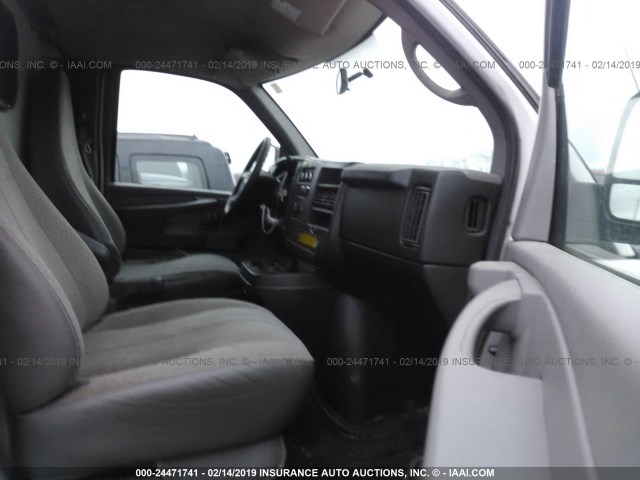 1GCSGAFX4C1115214 - 2012 CHEVROLET EXPRESS G1500  WHITE photo 5