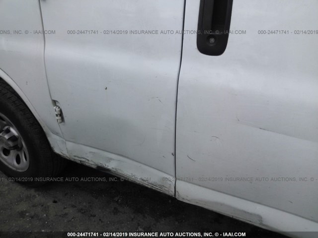 1GCSGAFX4C1115214 - 2012 CHEVROLET EXPRESS G1500  WHITE photo 6